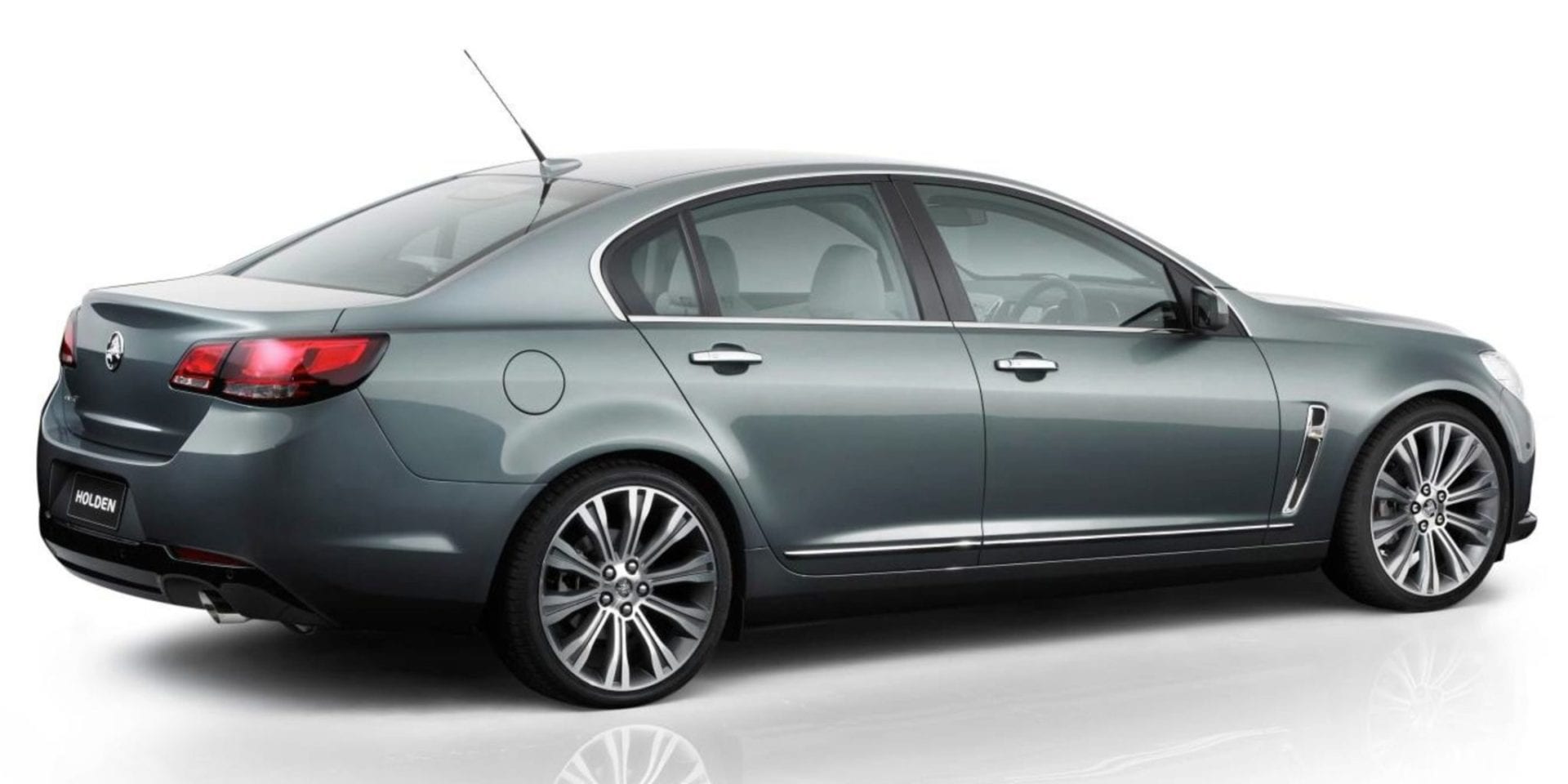 Holden-VF-Commodore-Calais-V-4